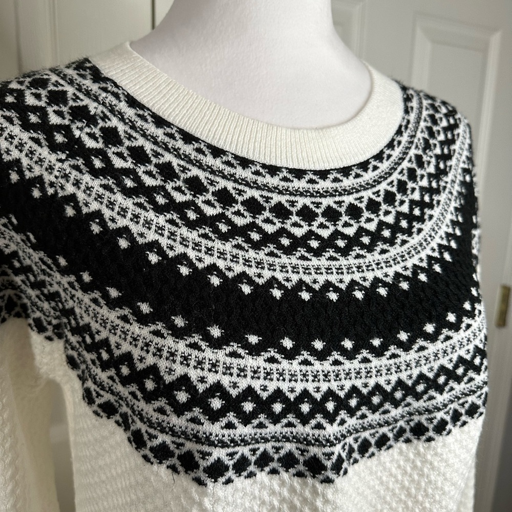 Calvin Klein Sweater black/white design, long sleeves, Medium - Picture 2 of 8